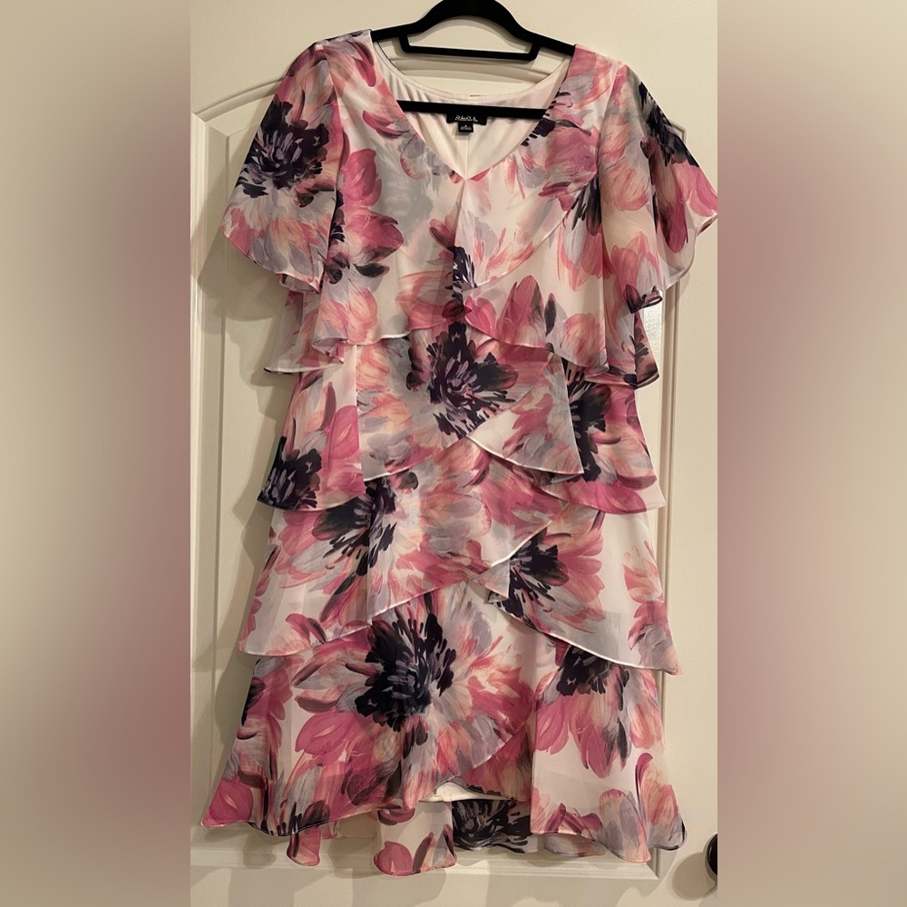 SLNY Tiered floral dress. Size 8